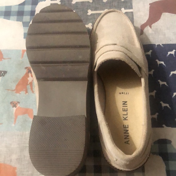 Anne Klein lug sole suede loafers.  Size 8.  Like new, only worn twice. - Picture 3 of 5